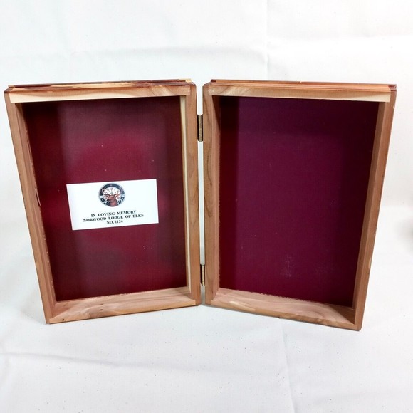 Vintage Holy Bible Remembrance Edition KJV in Cedar Wood Storage Box - Picture 5 of 13